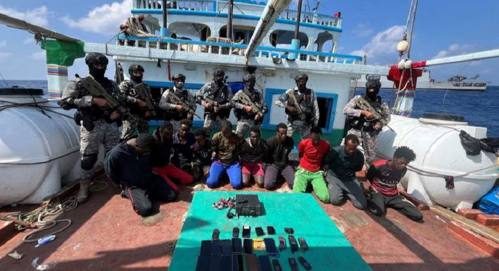 भारतीय नौसेनाले सोमालियाका समुद्री लुटेराबाट जोगाए १९ जना पाकिस्तानी नागरिक